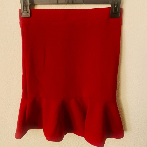 Red Ruffle Mini skirt - Picture 2 of 2